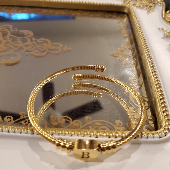 💛Gold initial B heart charm bracelet - Picture 3 of 8